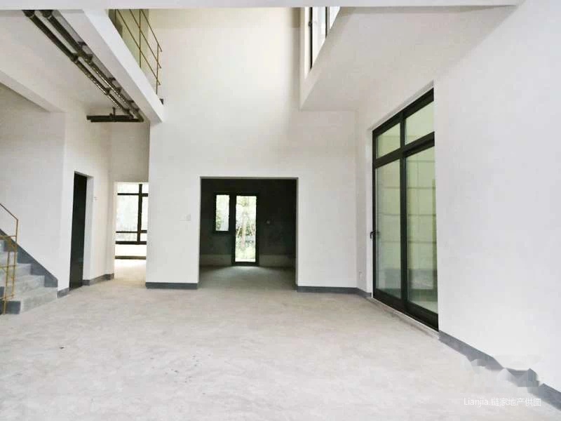 龙湖至德路9号 清水别墅 中庭位置 端户花园大 户型好