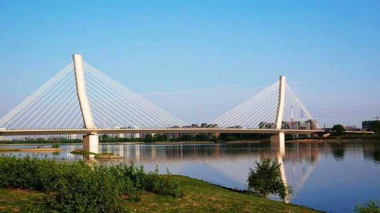 富民桥极大的方便交通,从浑南大学城通过该桥进入沈阳市内只需10分钟.图片