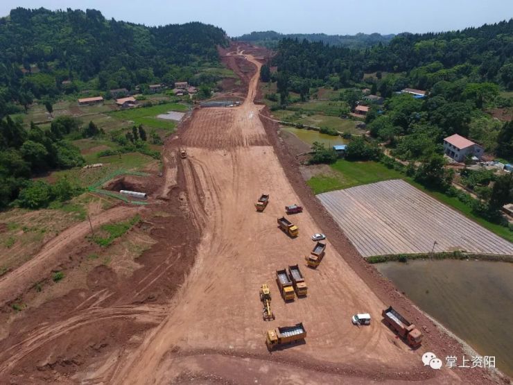 成资渝高速公路顺接成都天府国际机场高速,经资阳,乐至,安岳,止于川渝