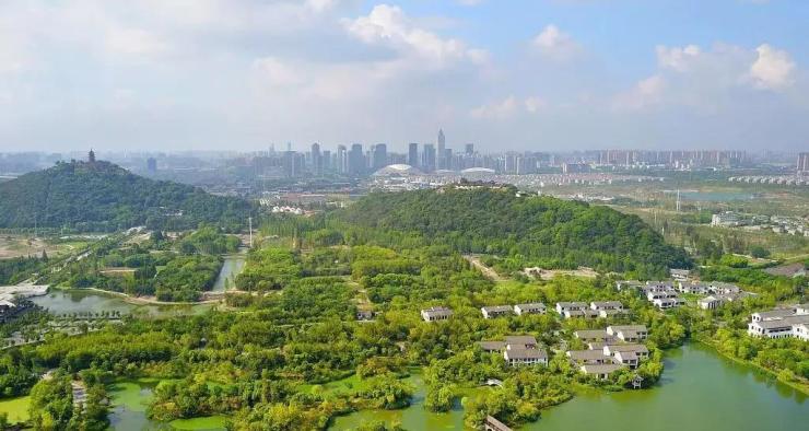 在新设立"国家森林公园"授牌仪式上, 南通五山国家森林公园获国家林业