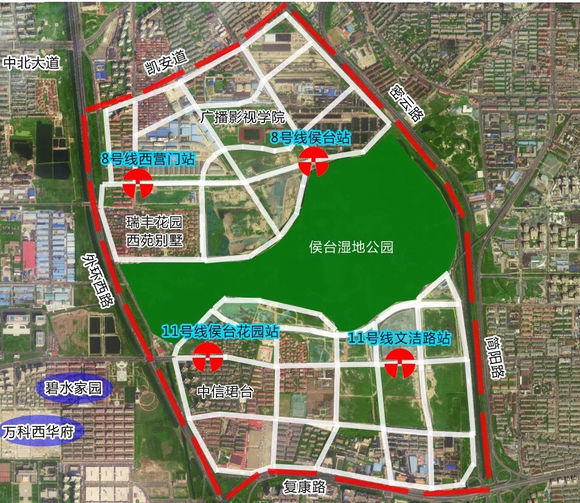地铁4号线贯穿天津东部,途径北辰,南开,和平区,线路及设站沿着津滨