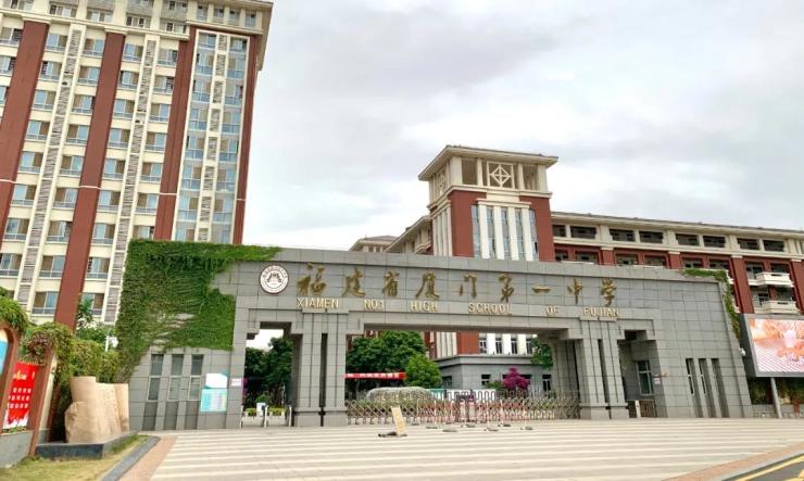 教育配套:区域内, 厦门一中海沧校区等学府均已落成,今年还将建成4所