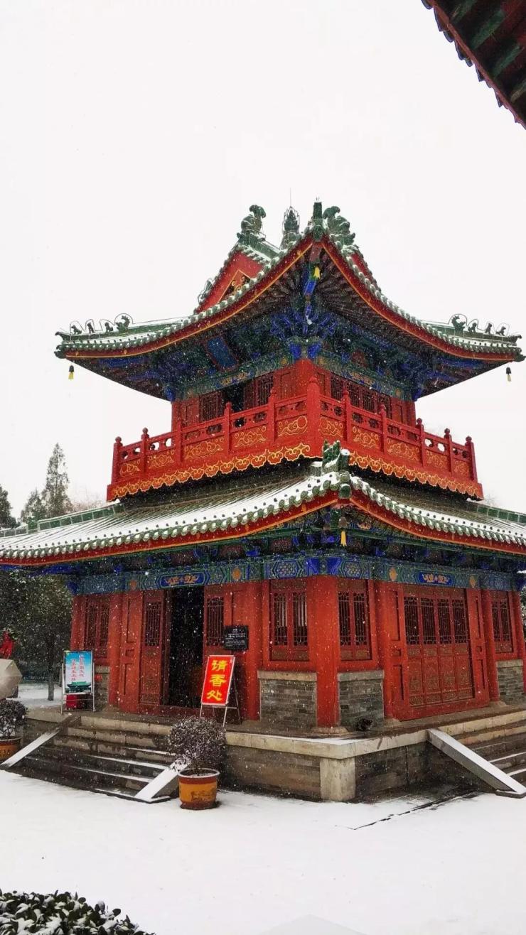 雪下的曹魏古城和许昌春秋楼,也有不一样的美,在大雪的映衬下,多了几