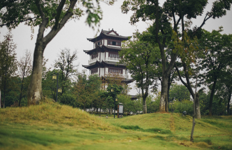 吴主祠,丁奉庙,香火旺陆口千年不衰;刘备屯兵蜀山,库粮山澥关,土城