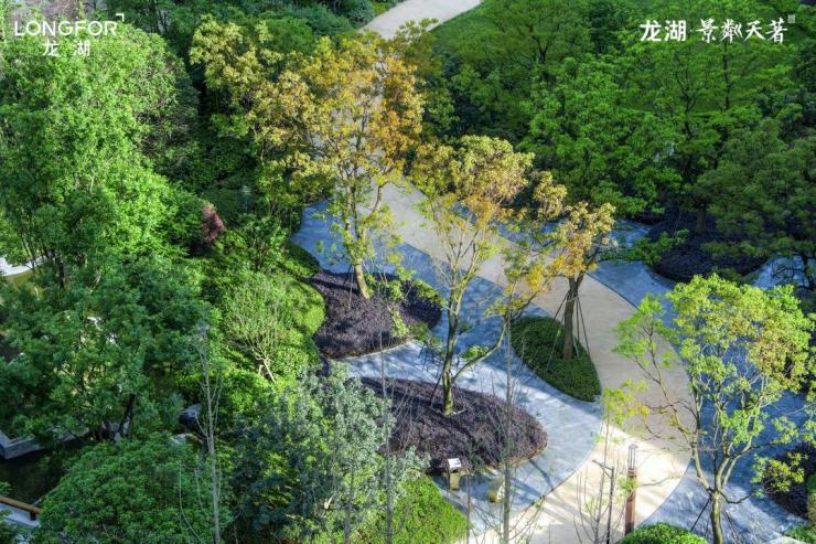 小湖选房丨人气挡不住贵阳龙湖景粼天著五一劲销12亿