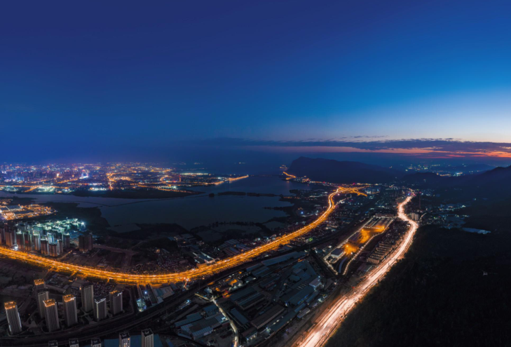 (图:昆明滇池草海夜景)