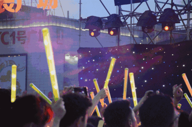 数万人齐聚音乐节狂欢盛宴,气氛嗨爆全场!