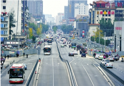 11月24日,成都一环路中医学院路口到菊乐路实行单向通行.