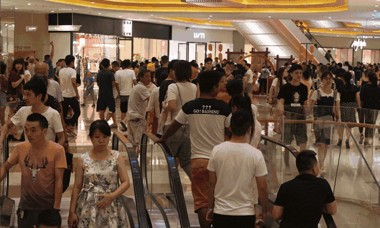 据统计,东海泰禾广场开业首日迎来客流量近36万人次,营业额