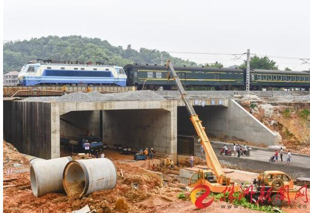 江渌路下穿铁路涵洞贯通 9月有望具备通车条件