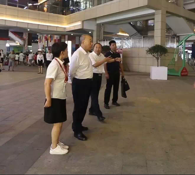 双汇集团董事长万隆先生和昌建集团董事长赵建生先生莅临昌建广场