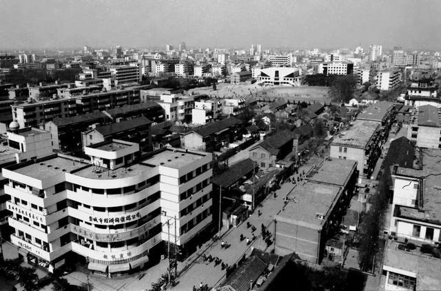 回忆杀!这些新老照片,记录了盐城40年的城市变迁