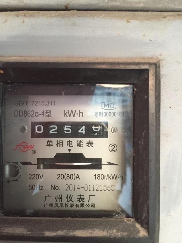 换了新电表电费蹭蹭涨连20年老电工都吐槽电表转得快坑钱