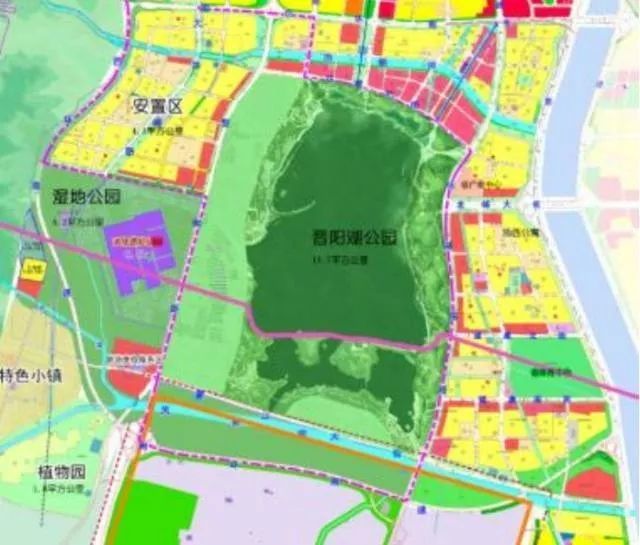 晋阳湖东区景观较为丰富,包括庆典广场,龙城新堤,湖滨绿地和体健公园