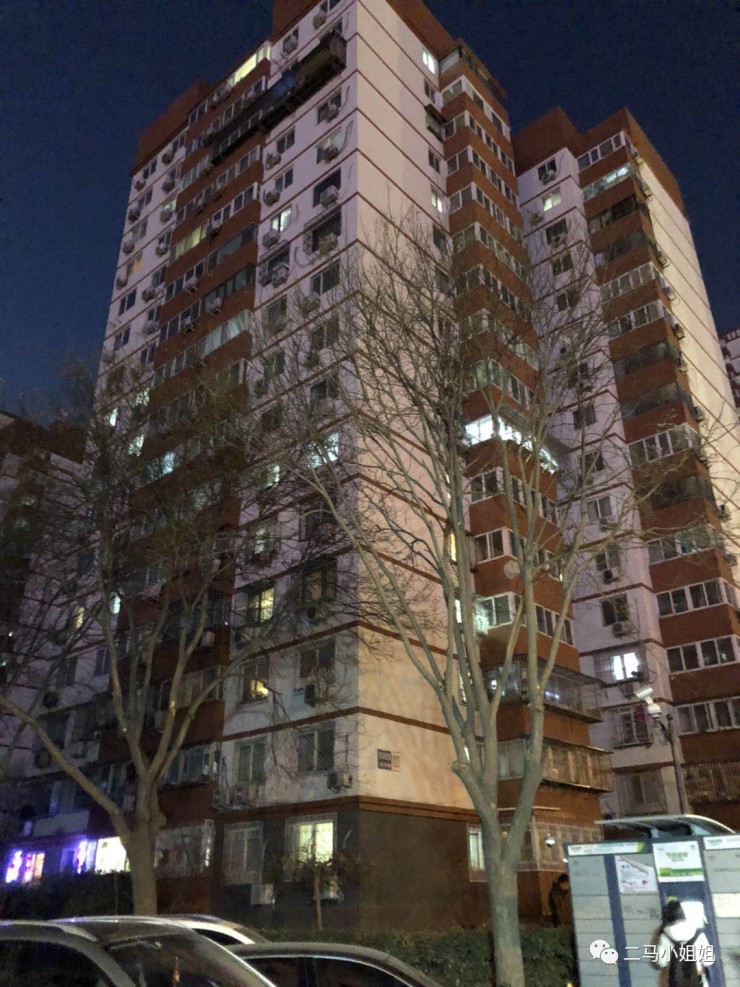 望京西园一区位于东北四环和五环之间,距离地铁14.