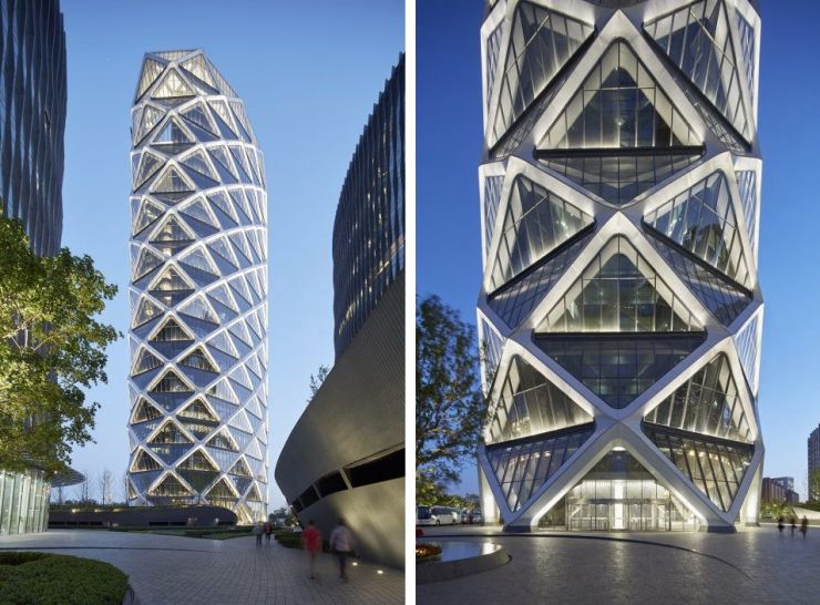 建筑外观表现为宝石切割面造型的玻璃幕墙 bruce damonte 构成空间内