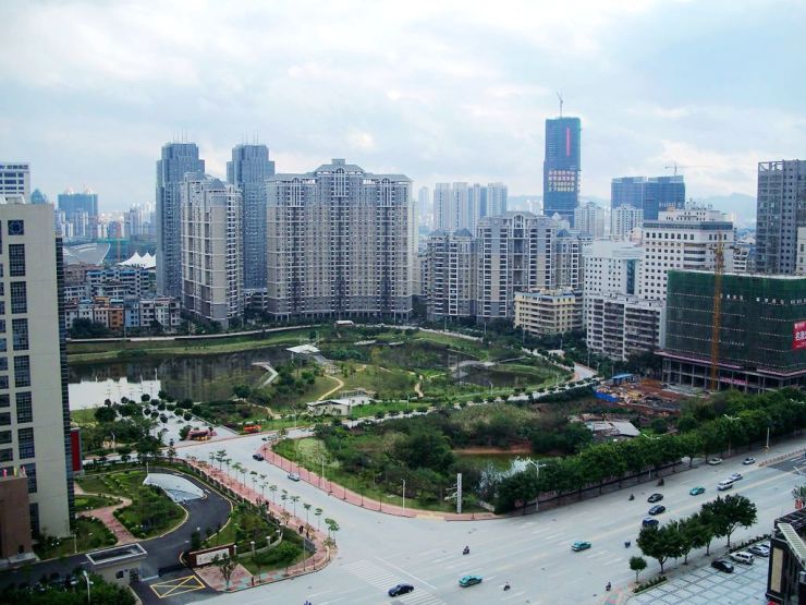 2010年江北,高楼大厦琳琅满目,惠州已逐渐褪去往日的荒凉.