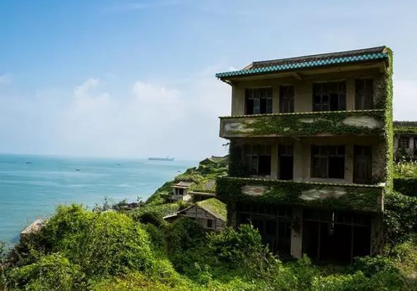 后头湾村位于嵊山,嵊山地处嵊泗最东部,所以交通以船为主,以下是到