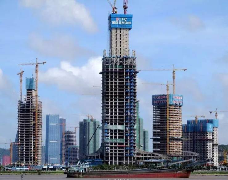 横琴金融岛内高楼集聚 超300米建筑