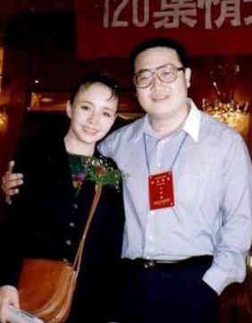 宋丹丹豪宅意外曝光!每平30万,客厅大到令人咋舌!
