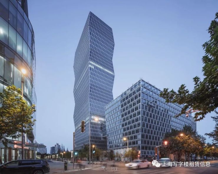 项目临近占地13万平米的新虹桥中心公园,拥有优美的自然景观