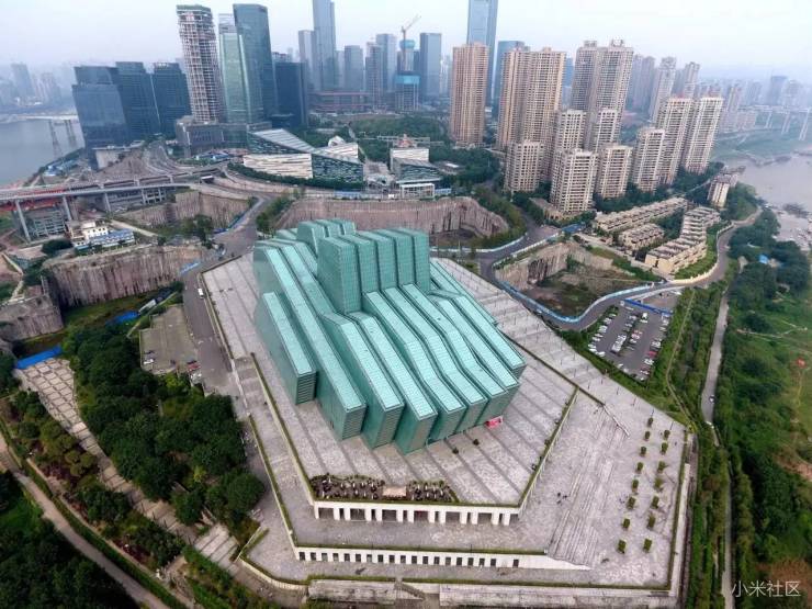 重庆大剧院作为重庆市十大文化建设之一,坐落于重庆市江北城中央商务