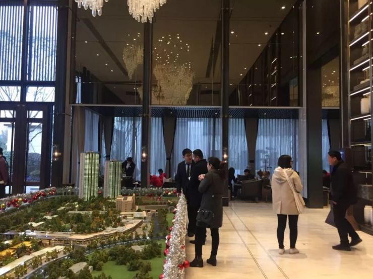 *龙湖·西宸原著售楼部内景实拍