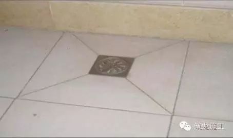 水沟找坡侧面不得出露铺贴砂浆层; 2,采用四边倒八字角方式拼花地漏时