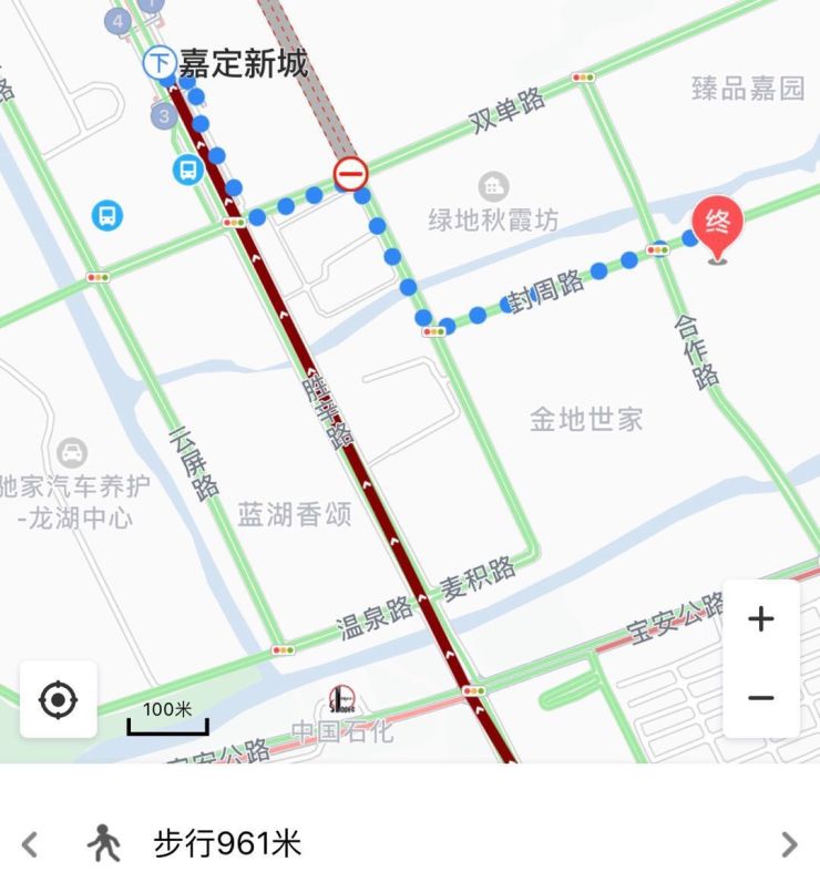 西郊金茂府距离嘉定新城地铁站大约900多米,算的上是地铁房了.