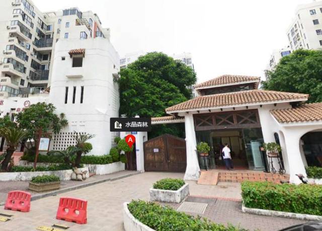 根据小官家数据库判断,这套房源来自 「水晶森林」 下面跟着小官一
