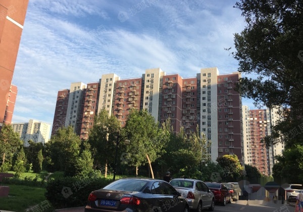 旗胜家园 西南正规三居 户型方正 房屋利用充分合理 精装修