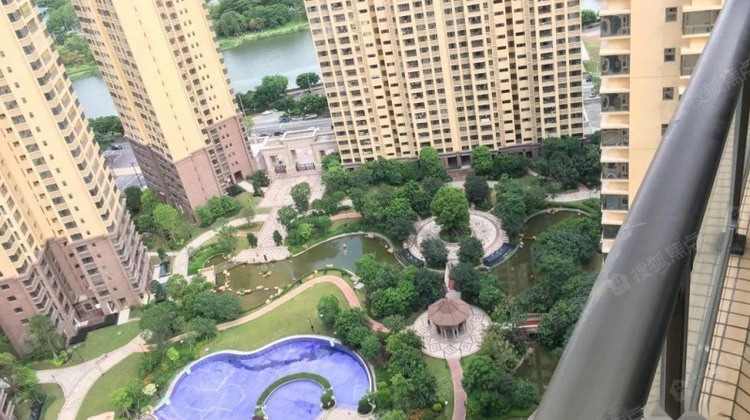 南城汇龙湾 毛坯4房 大阳台看花园 首付低