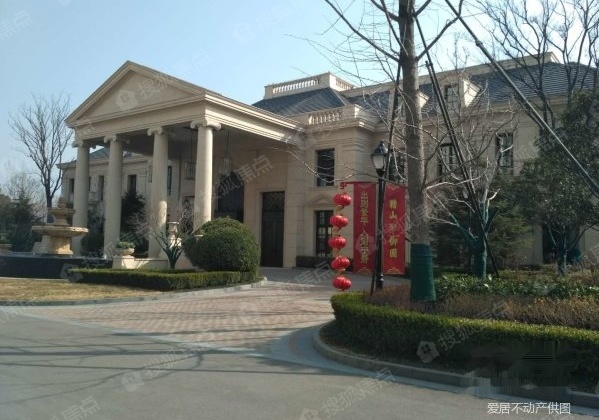 绿城腊山御园独栋别墅 法式结构 干挂石材与济南自然环境相融合