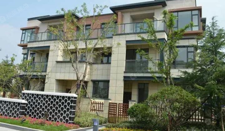 北湖青建白鹭洲3 4叠墅送院子送露台平2万贷款急售