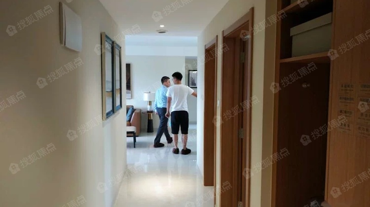精装婚房因内部矛盾急售简陋了观峰嘉邸十字路口酷里加如何在吊顶家乐灯带图片