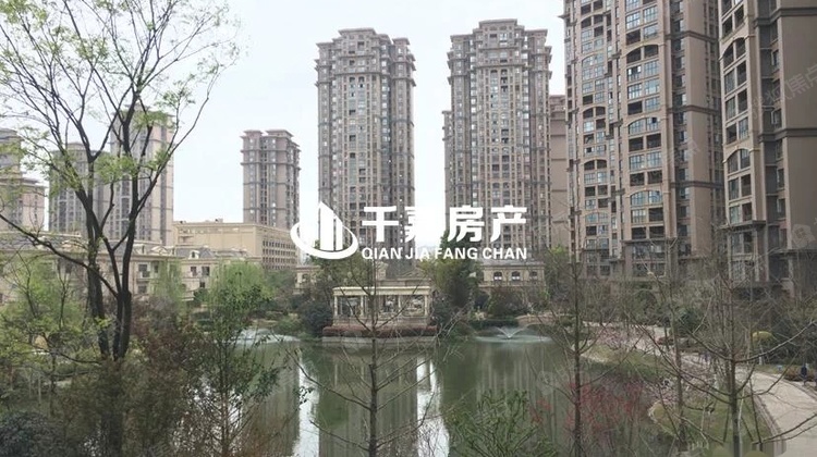 鹭湖宫11区鸯湖地铁4室3厅2卫,交通便利,设施齐全