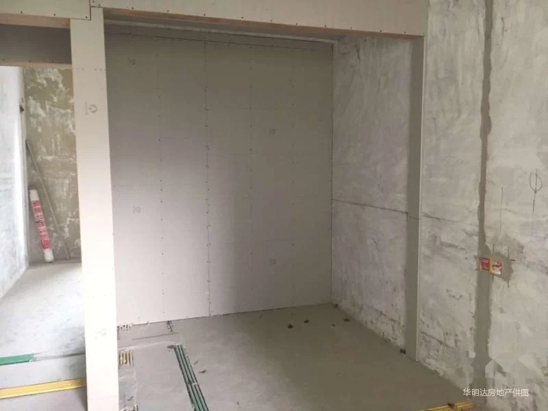装修半成品,水电已走好,单价一万七,看湖效果好,汉阳四新来看