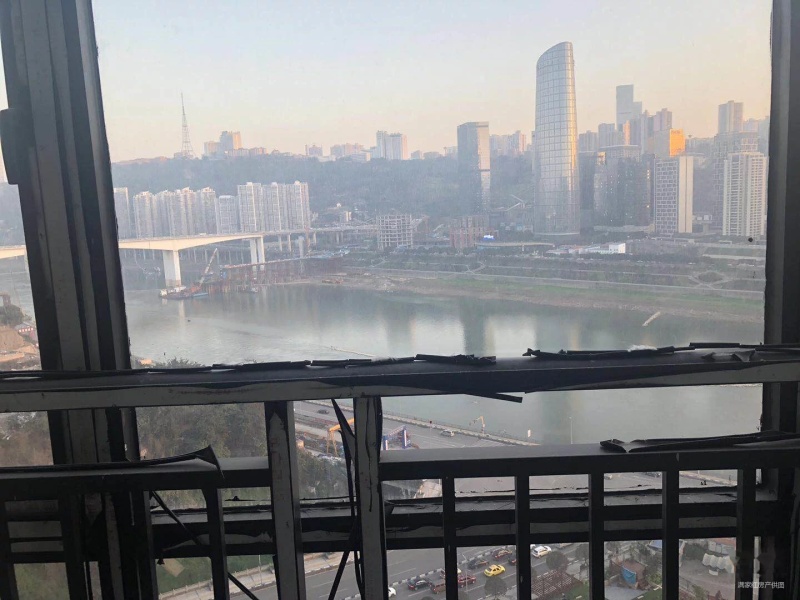 北滨路 一线江景观景大平层 电梯独立入户 满两年 带车位