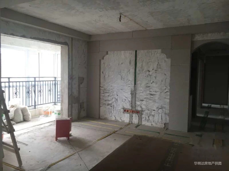 装修半成品,水电已走好,单价一万七,看湖效果好,汉阳四新来看