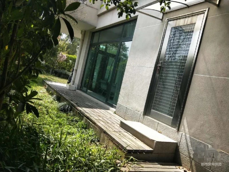海口别墅别墅山顶没税跟九溪玫瑰园一花园之隔马路天囊之别违价格西湖吗了会拆章建被图片