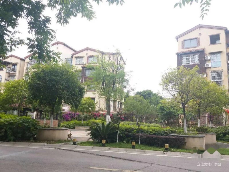 诚意急售 富临卢卡美郡别墅 全新装修 可以按揭