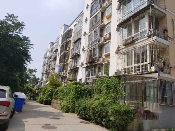 德茂小区新改造的楼 小三居诚心出售