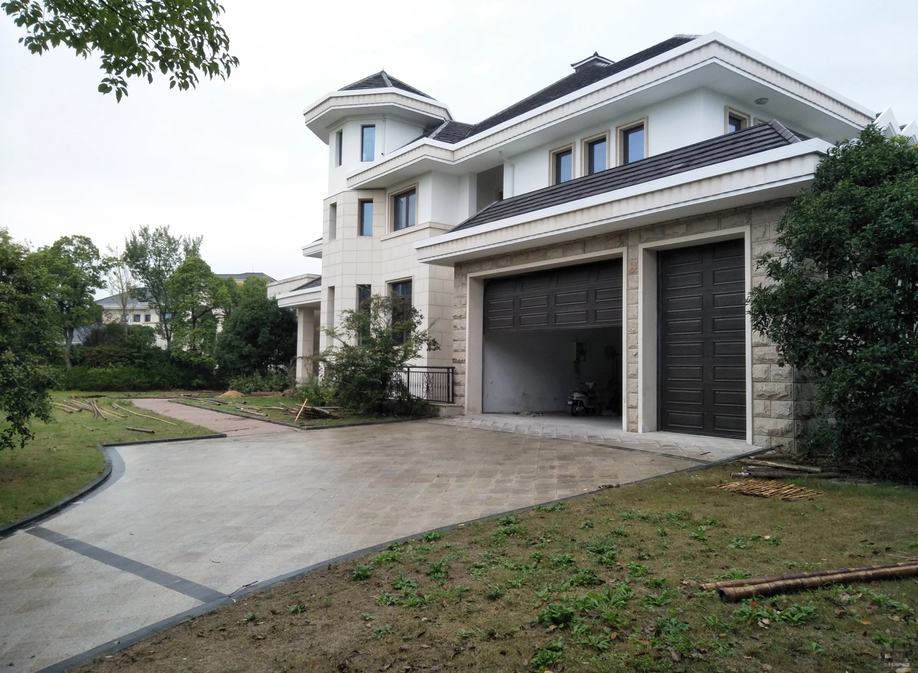 十大美墅之一,香水湾别墅,小区中心位置,南花园1000平