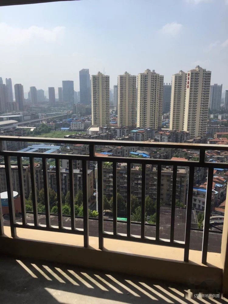 航天双城毛坯大三房!南北通透,紧靠二七滨江商务大区.