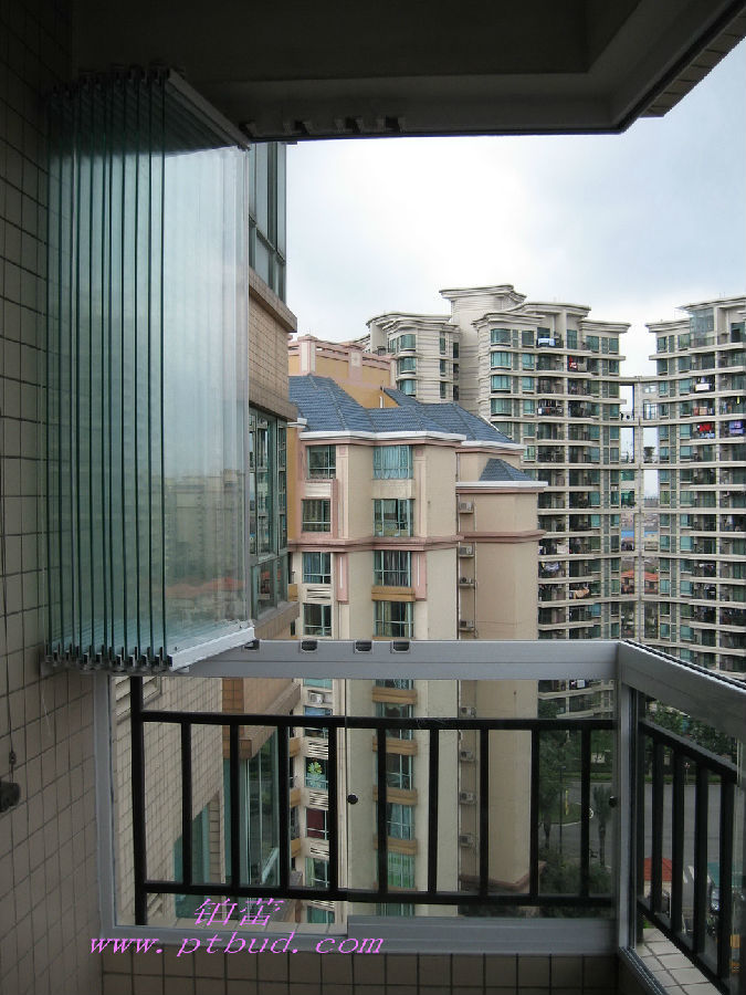 无框阳台窗