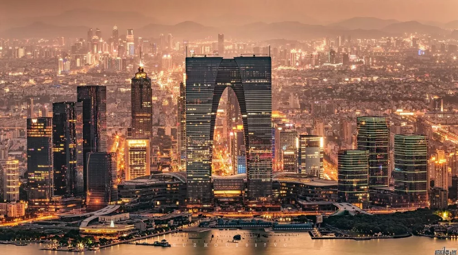 从土地市场来看,2016年,苏州市区共出让58宗地,吸金1147亿,2017年共