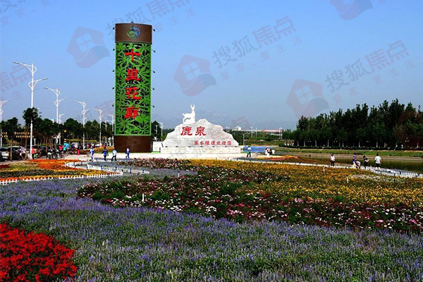 龍泉湖公園位於鹿泉區上莊鎮,緊鄰西山森林公園,正門位於南二環西延路