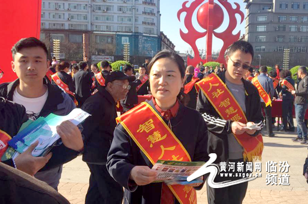 洪洞县人社局开展12333全国统一咨询日服务活动