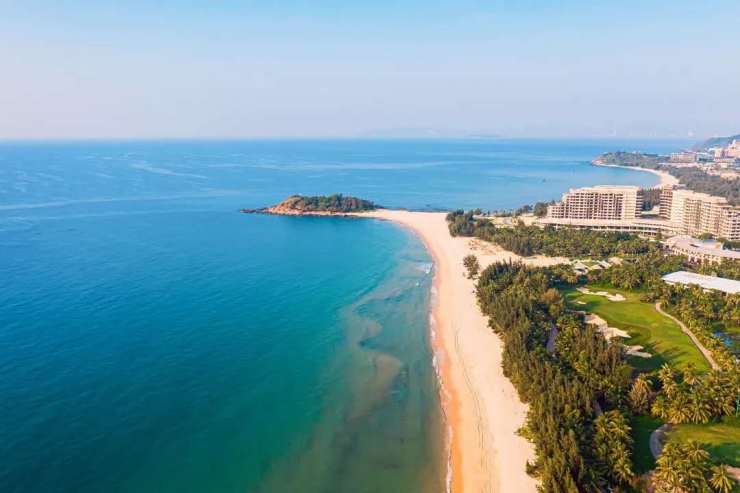 同时,雅居乐清水湾推出了特惠精选单位,线上订房更可享受额外98折.