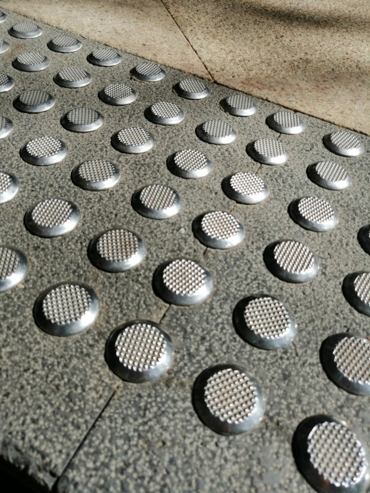 双面防攀爬门,无障碍通道栏杆,盲道钉,厅柱防护基座,下水道篦子